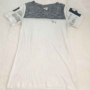 ❌🚫SOLD🚫❌VS PINK Bling v-neck tee